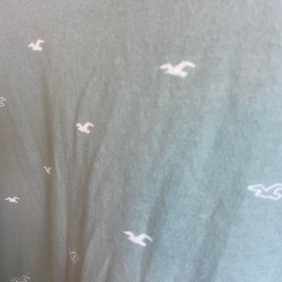 Hollister Men's Teal V-Neck Tee - Picture 3 of 4